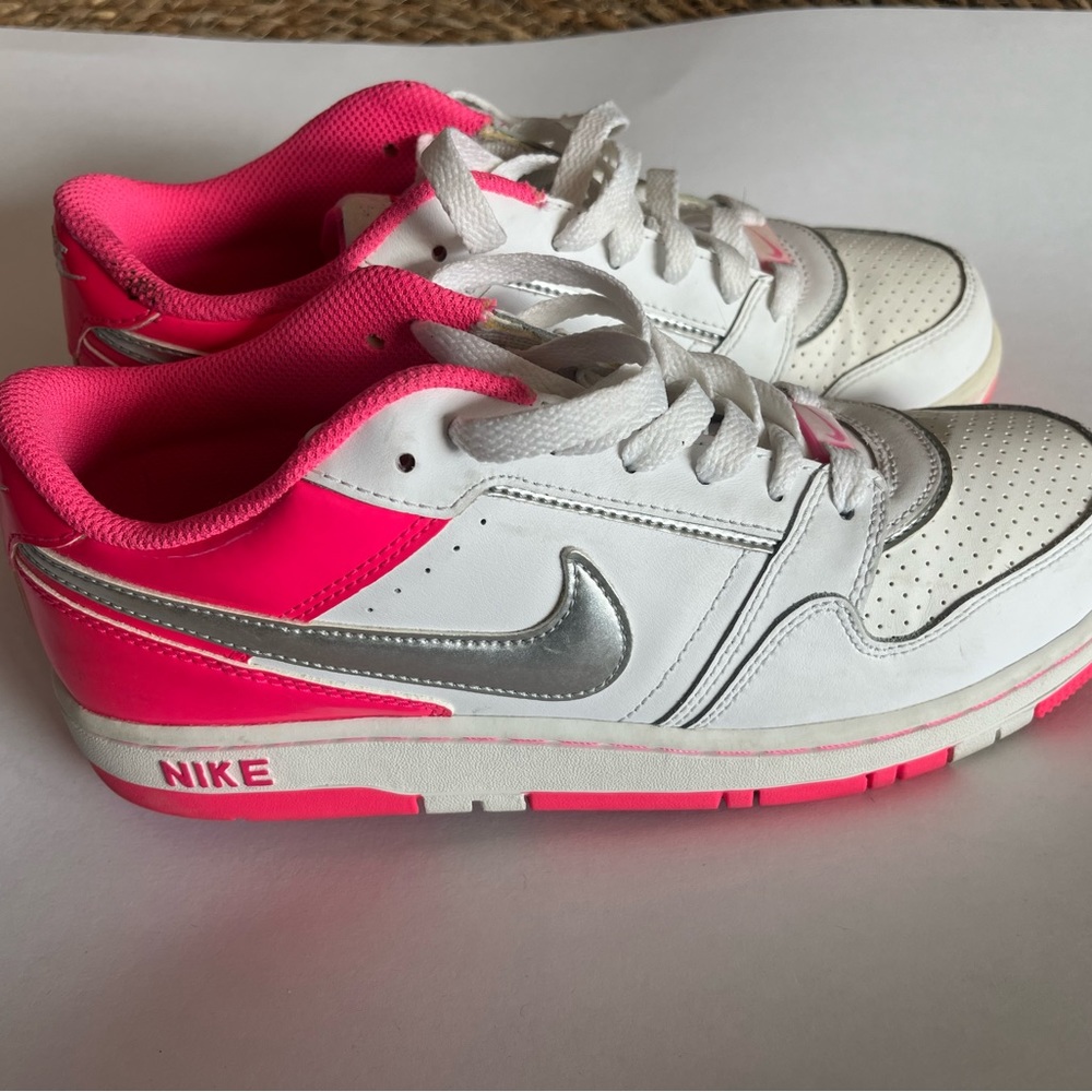 Nike Air Force 1 ladies sz 7. Hot pink and white. Great shape. worn a few times.